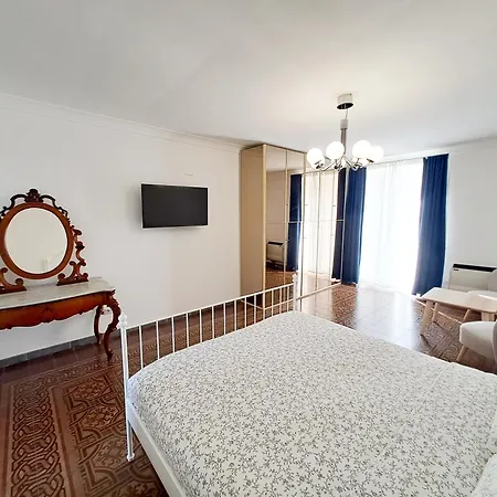 Almarè House *